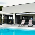 Sportiva With Private Heated Pool * Задар