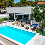 Sportiva With Private Heated Pool * Задар