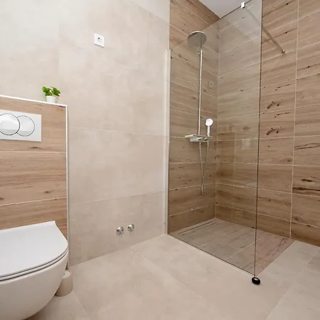 Sportiva With Private Heated Pool Zadar