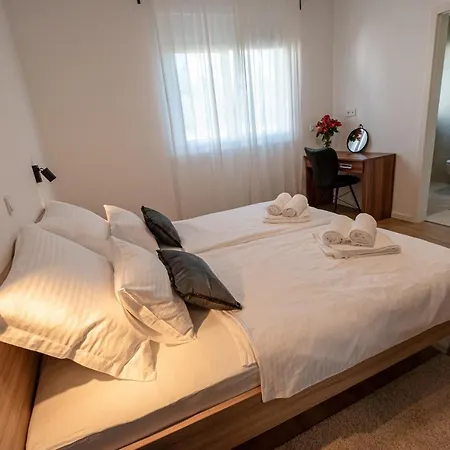 Sportiva With Private Heated Pool Villa *