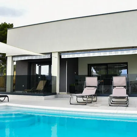 Sportiva With Private Heated Pool * Zadar