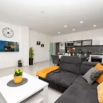 Villa Sportiva With Private Heated Pool