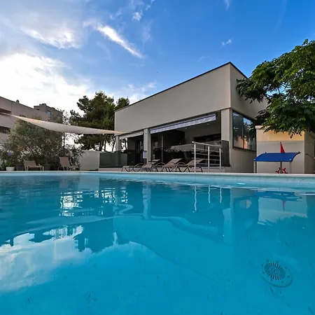 Sportiva With Private Heated Pool Villa *