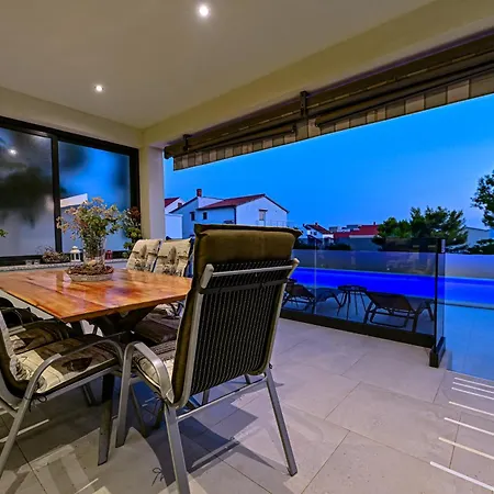 Sportiva With Private Heated Pool Vila