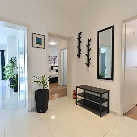 Sportiva With Private Heated Pool Vila *