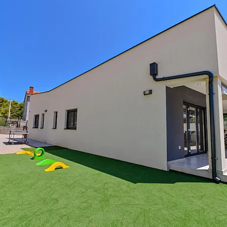 Sportiva With Private Heated Pool Vila Zadar