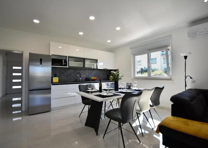 Villa Sportiva With Private Heated Pool *