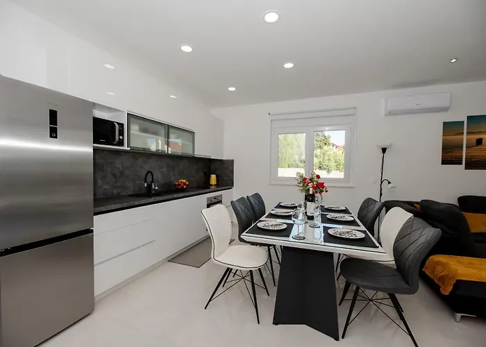 Villa Sportiva With Private Heated Pool