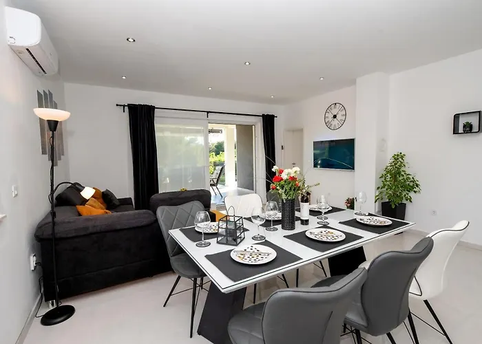 Sportiva With Private Heated Pool * Zadar