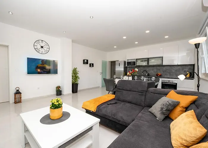 Villa Sportiva With Private Heated Pool