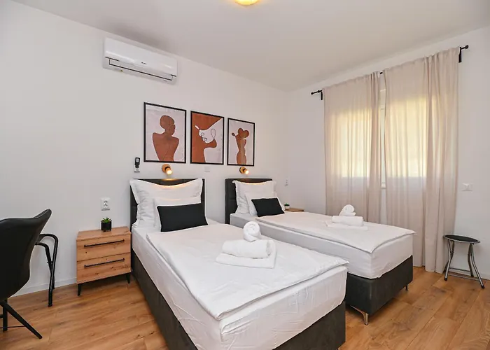 Sportiva With Private Heated Pool Villa