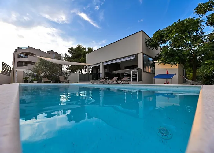 Sportiva With Private Heated Pool Villa *