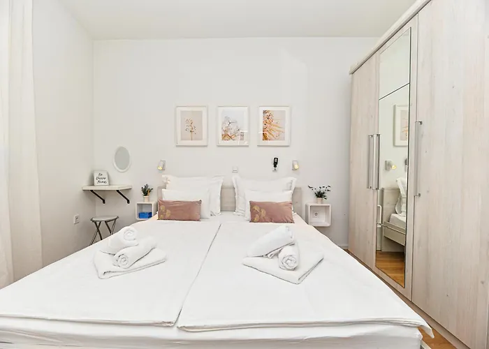 Sportiva With Private Heated Pool Zadar