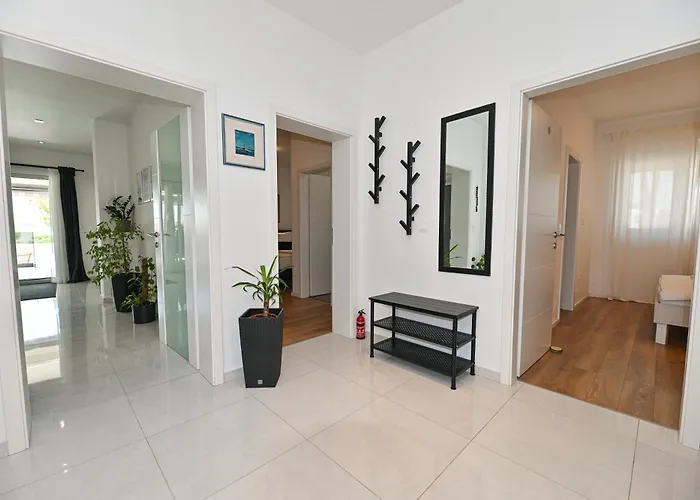 Sportiva With Private Heated Pool * Zadar