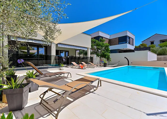 Villa Sportiva With Private Heated Pool