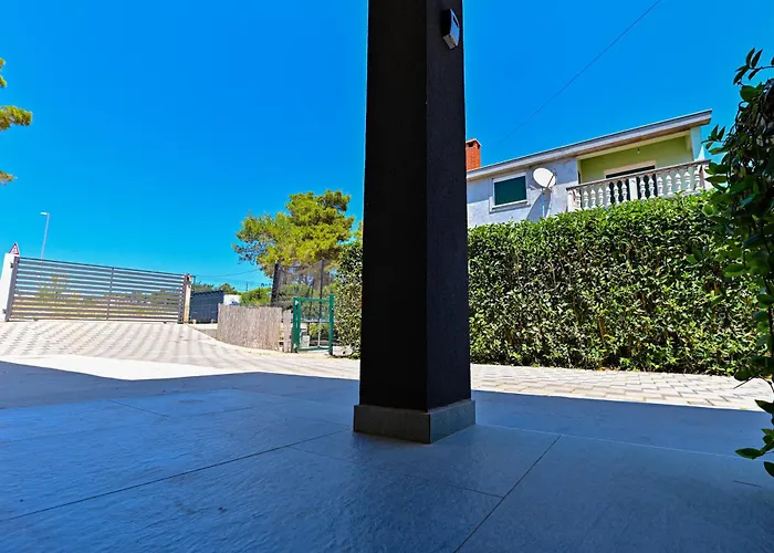 Sportiva With Private Heated Pool Zadar